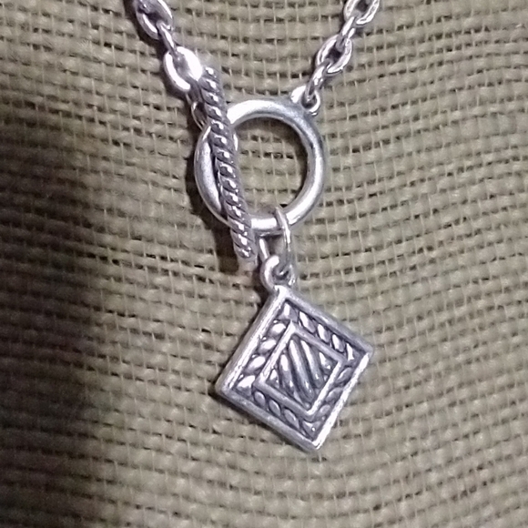Elegant Silvertone Pendant Toggle Square intricate detail chain Necklace vintage - Picture 3 of 3